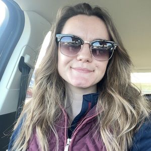 Meet your Posher, Courtney